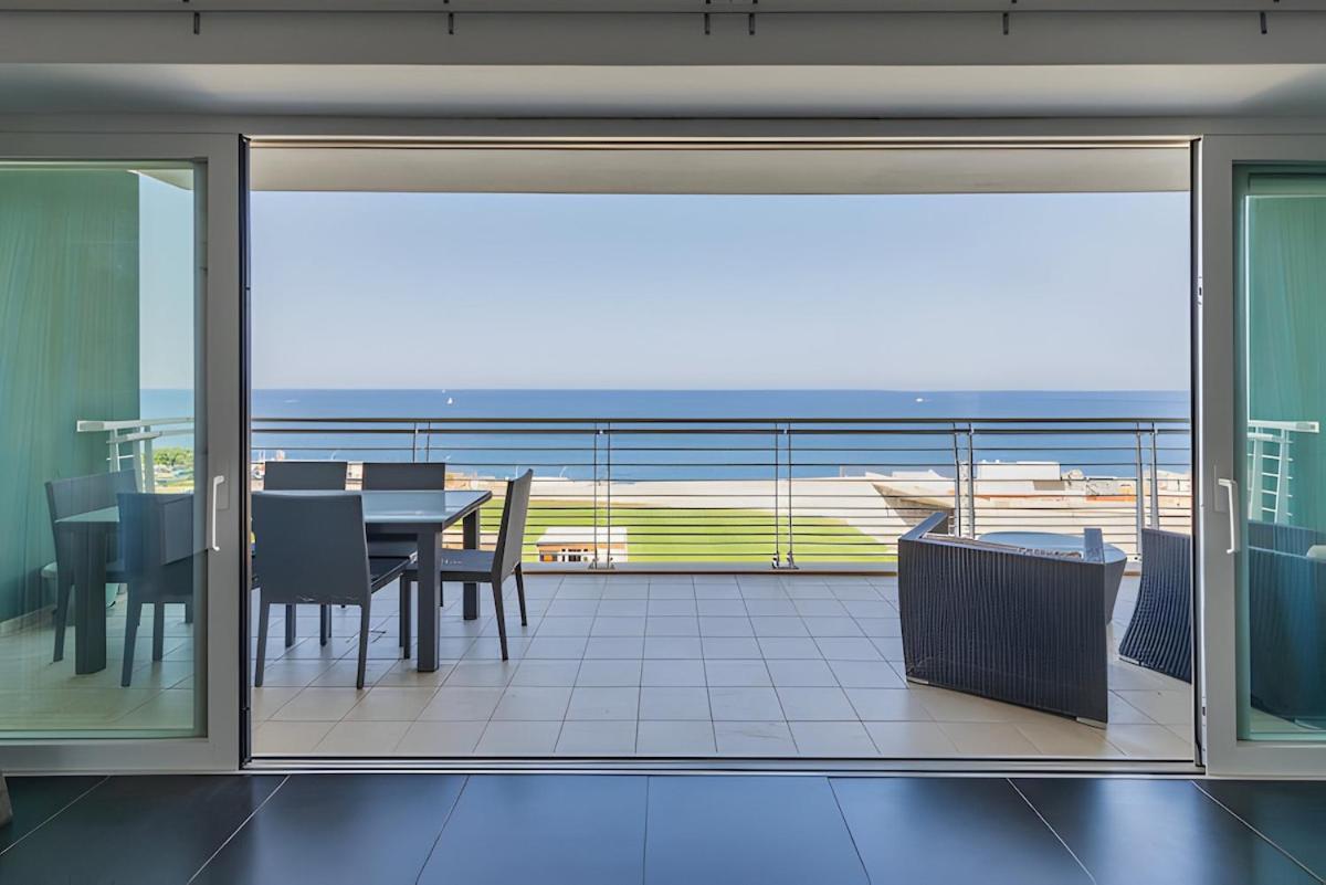 Luxury Coastal With Panoramic Views S9 Apartment *